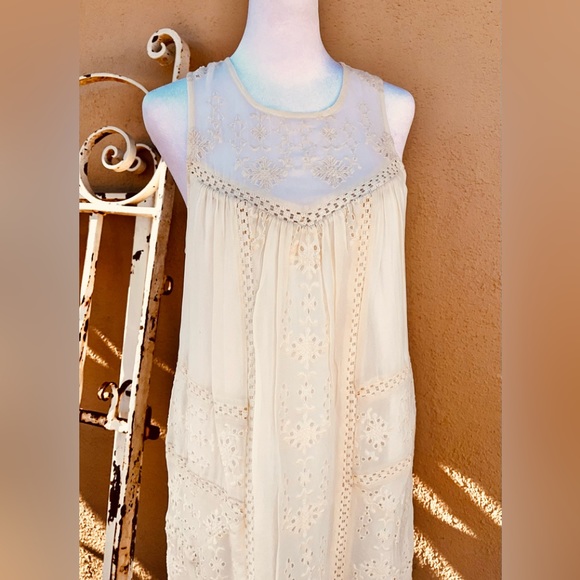 JOIE Porcelain White Gorgeous Eyelet 100% Silk Dress Fully Lined NWT Size Small - Picture 2 of 16
